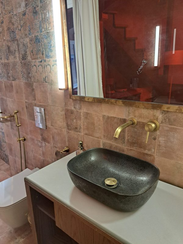 Skalinada Penthouse bathroom