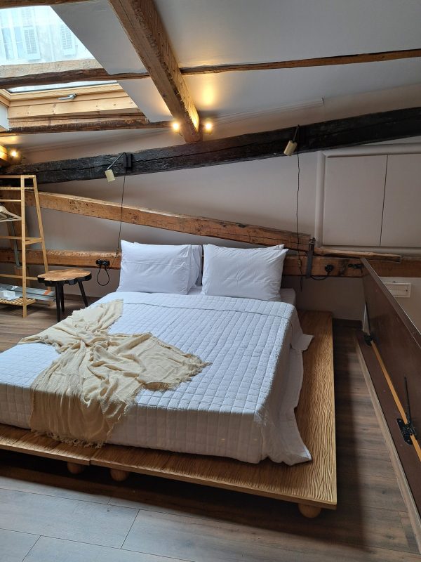 Skalinada Penthouse Bed