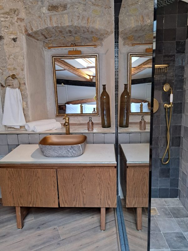 Skalinada Penthouse Private Shower